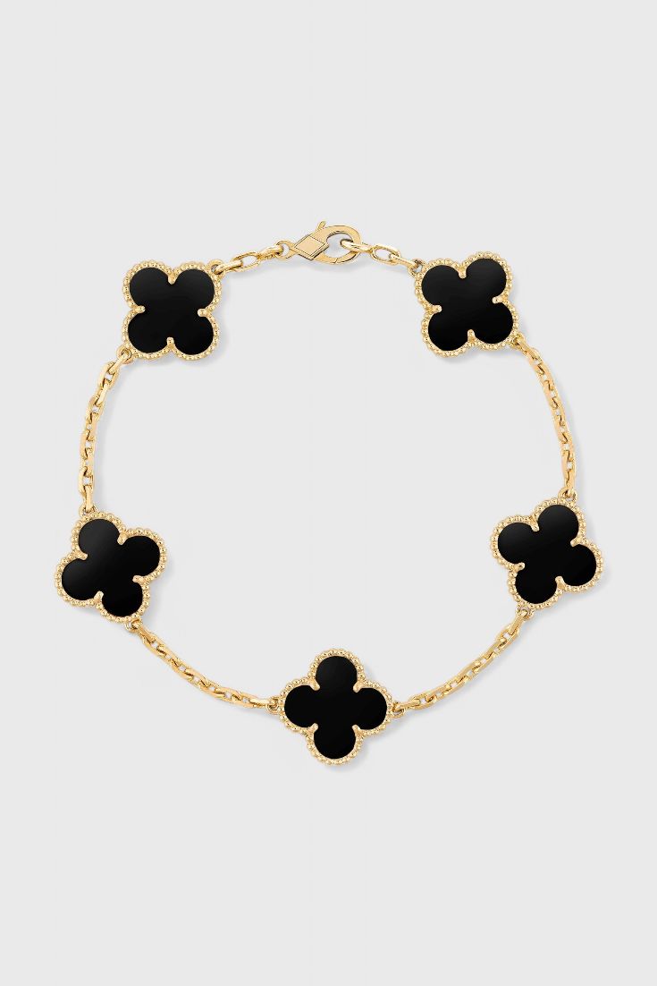 Noémie | Clover Motif and Elegance