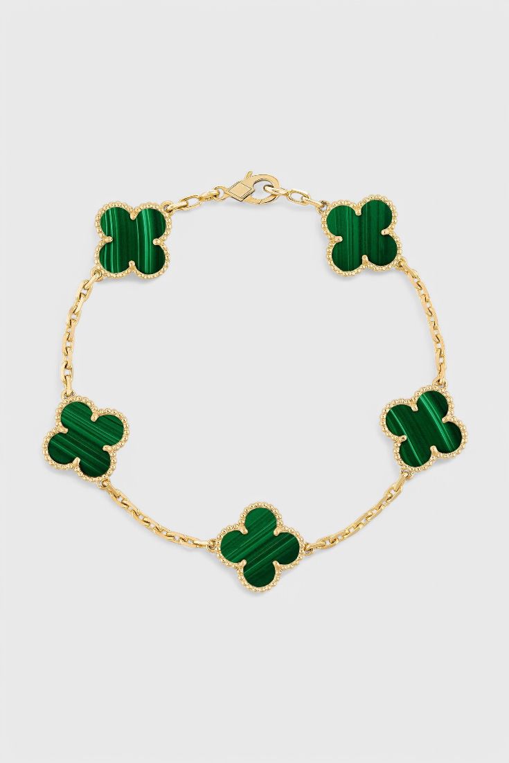 Noémie | Clover Motif and Elegance