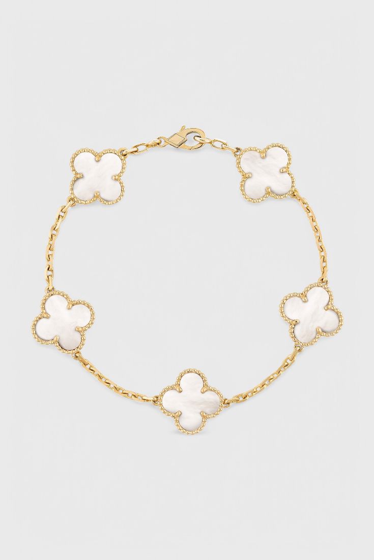 Noémie | Clover Motif and Elegance