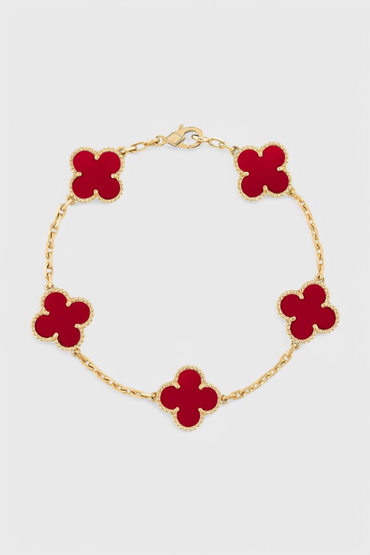 Noémie | Clover Motif and Elegance