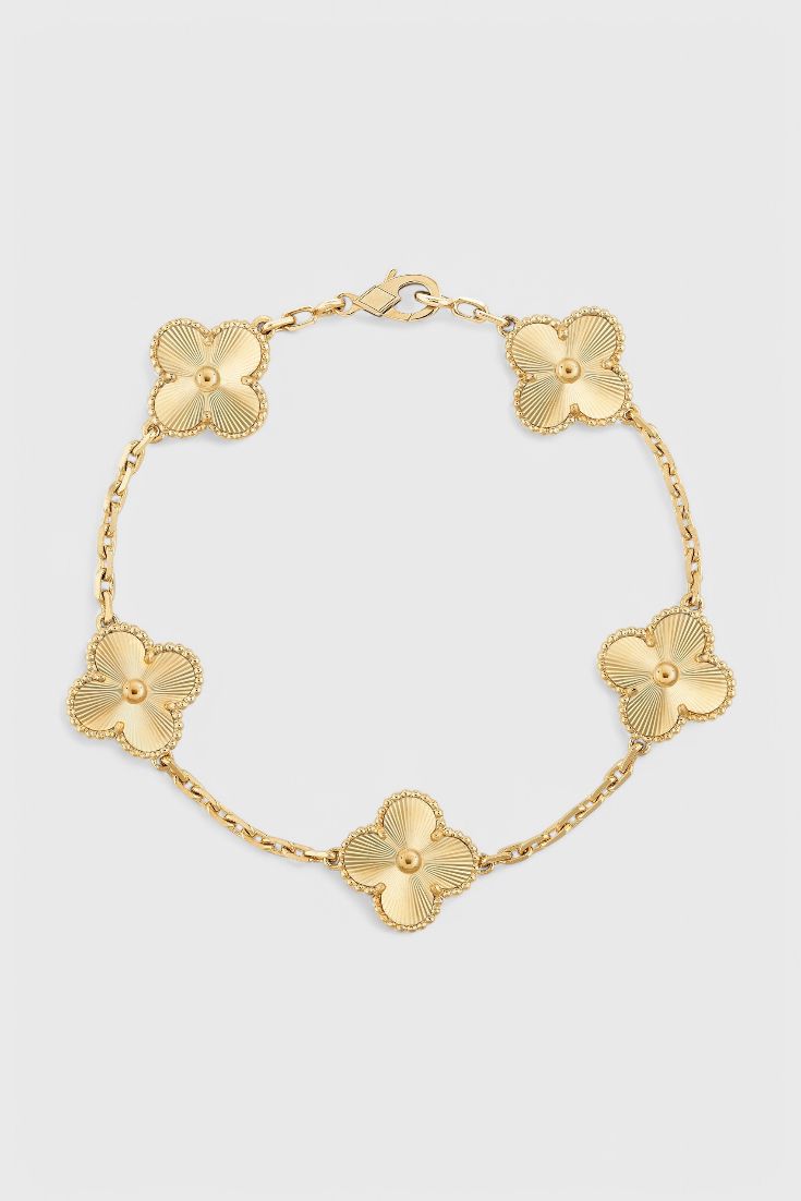 Noémie | Clover Motif and Elegance